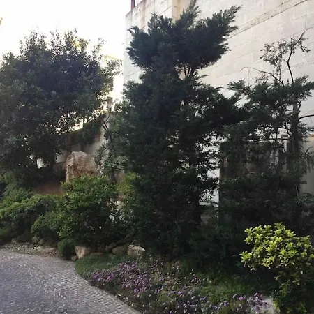 דירה Cozy With Private Parking