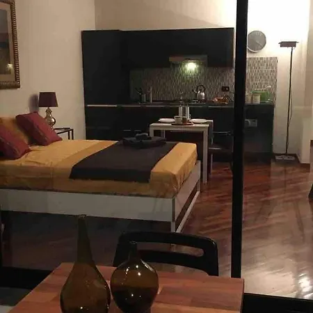 Cozy With Private Parking דירה *